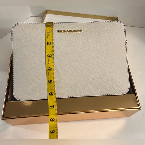 New MICHAEL KORS JET SET LG XBODY LEATHER CREAM BAG With Box - Picture 13 of 16